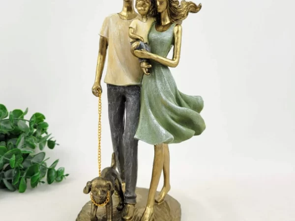 Estátua de família: como usar a peça como ponto focal na decoração da sua sala de estar