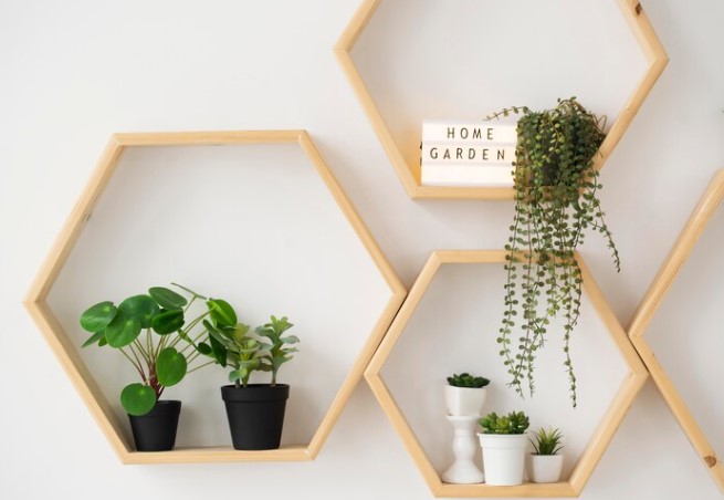 Planta artificial pendente: como usar essa tendência na decoração da sua casa